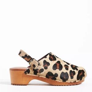 Anthropologie classic clogs leopard size 7/7.5